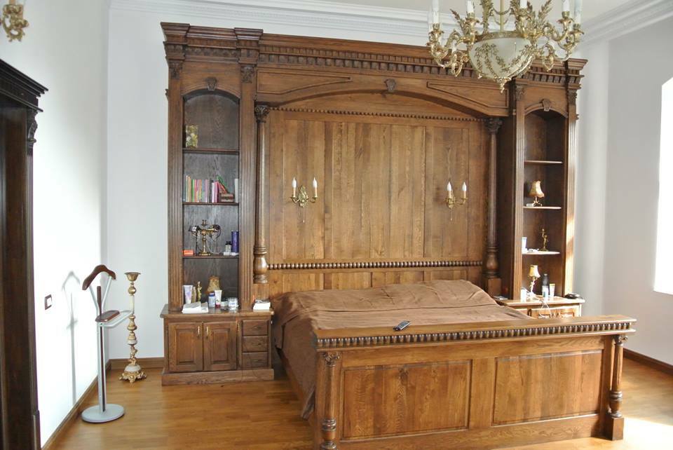 Mobilier dormitor clasic din lemn masiv