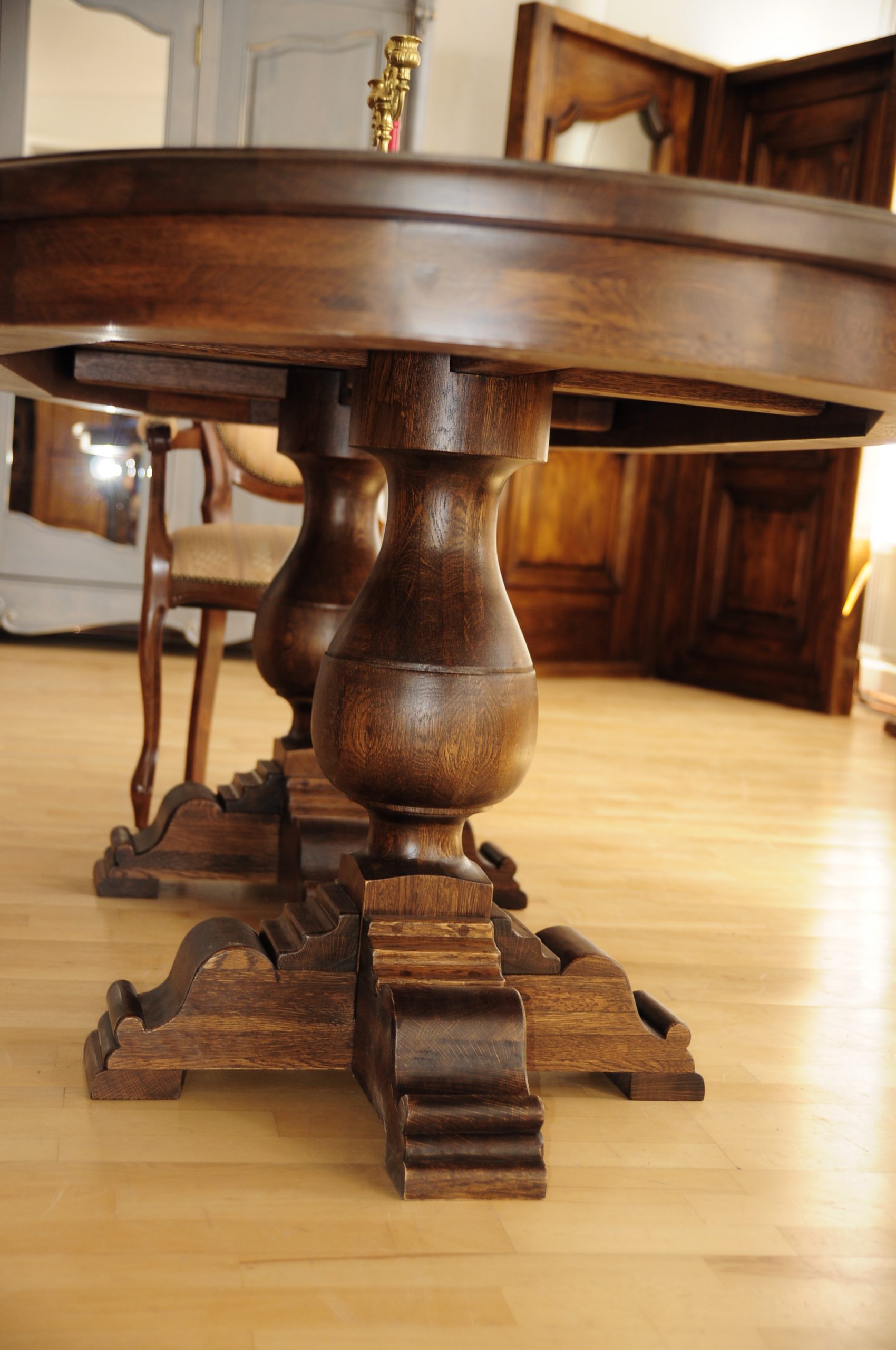 Masa eleganta din lemn masiv