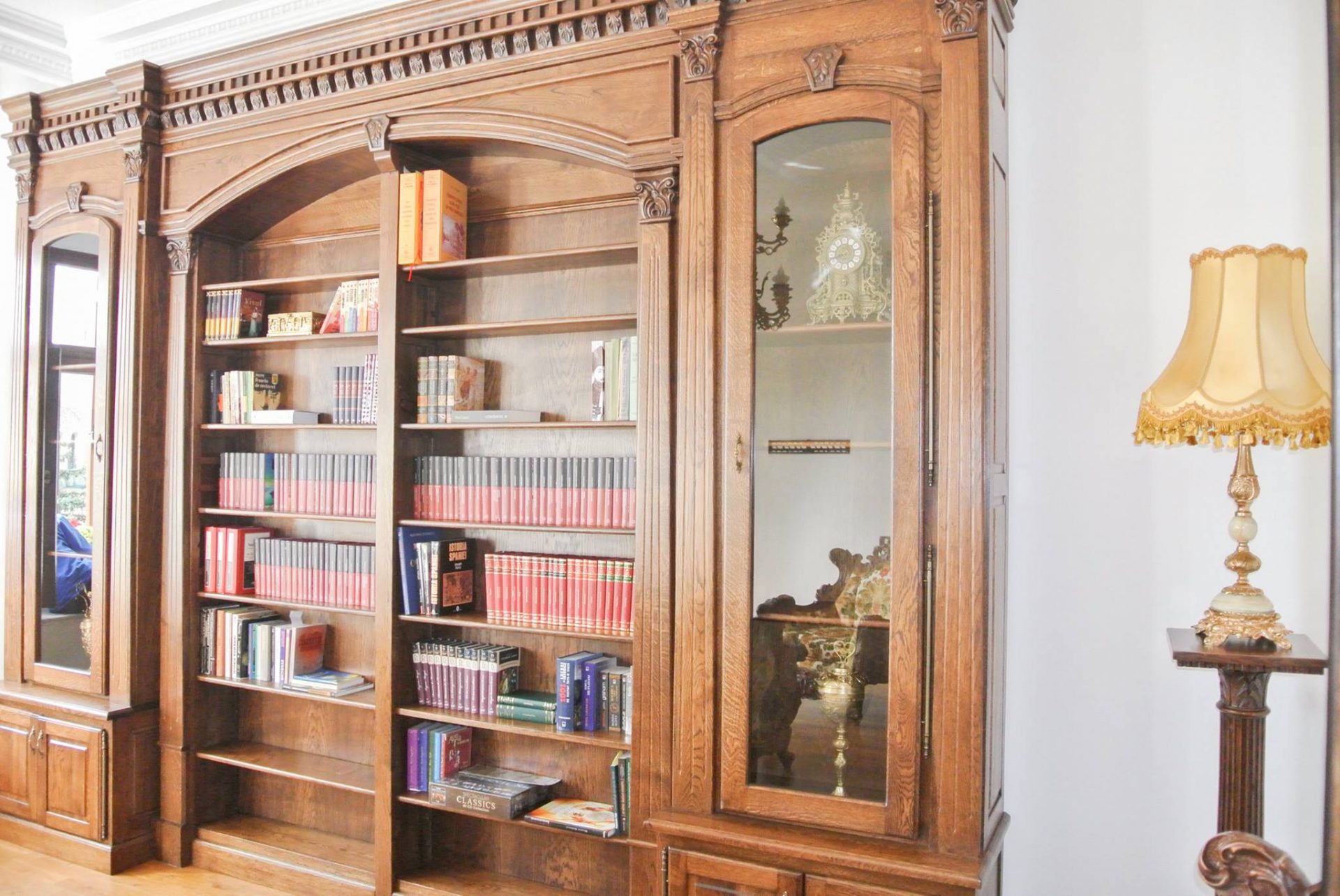 Biblioteca din lemn masiv